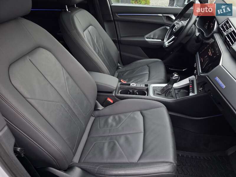 Внедорожник / Кроссовер Audi Q3 2019 в Тернополе