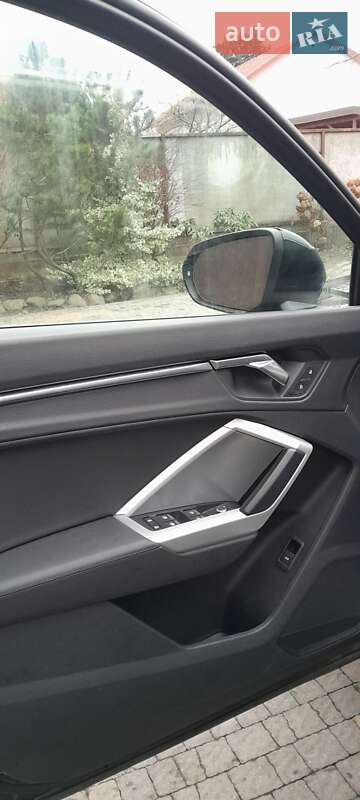 Внедорожник / Кроссовер Audi Q3 2020 в Стрые