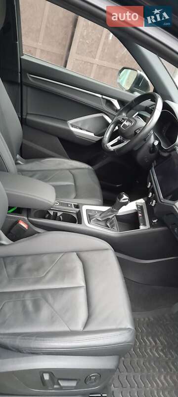 Внедорожник / Кроссовер Audi Q3 2020 в Стрые