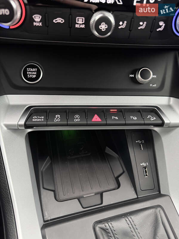 Внедорожник / Кроссовер Audi Q3 2021 в Львове