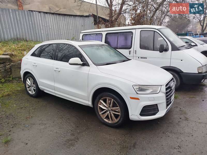 Внедорожник / Кроссовер Audi Q3 2016 в Ровно