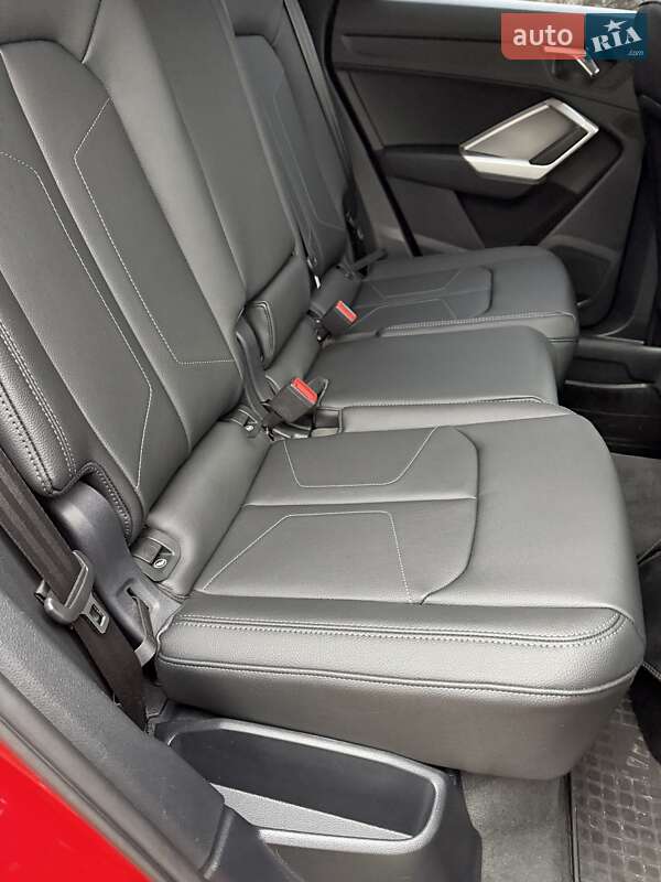 Внедорожник / Кроссовер Audi Q3 2021 в Киеве