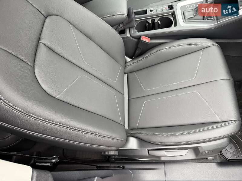 Внедорожник / Кроссовер Audi Q3 2021 в Киеве