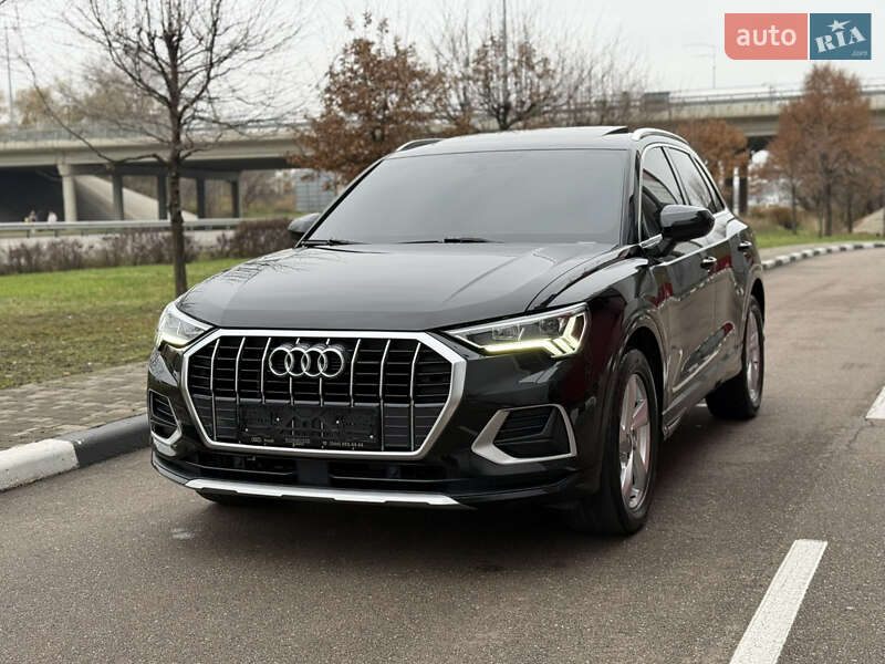 Внедорожник / Кроссовер Audi Q3 2020 в Киеве