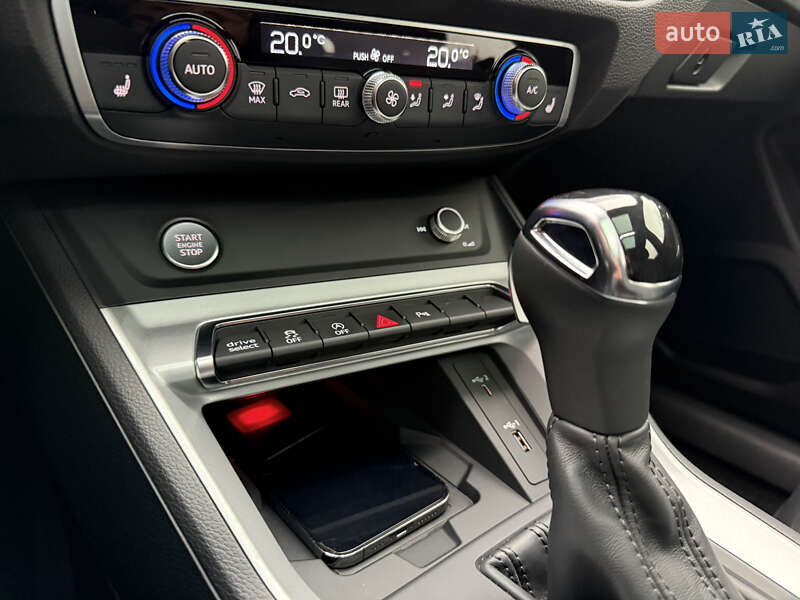 Внедорожник / Кроссовер Audi Q3 2020 в Киеве