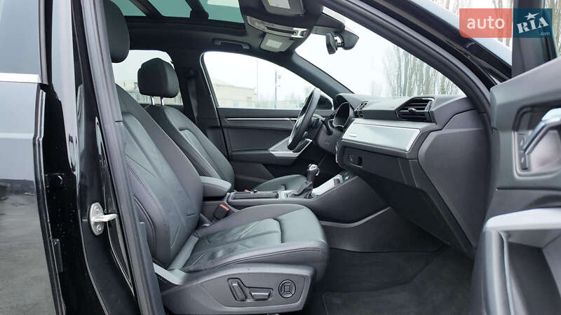 Внедорожник / Кроссовер Audi Q3 2020 в Киеве