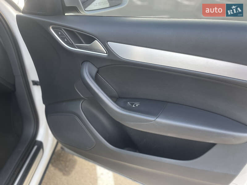 Внедорожник / Кроссовер Audi Q3 2017 в Запорожье