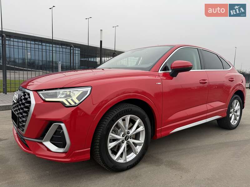 Внедорожник / Кроссовер Audi Q3 2021 в Киеве