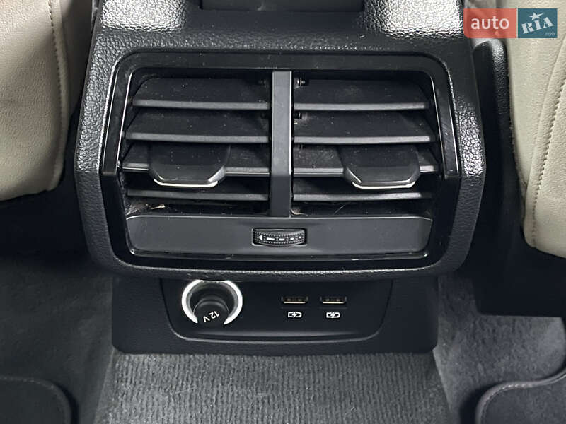 Внедорожник / Кроссовер Audi Q3 2019 в Киеве