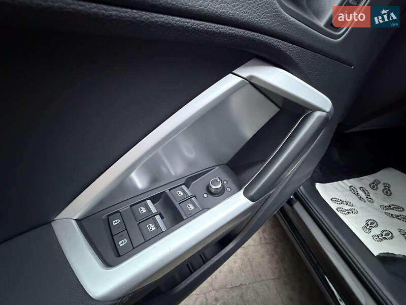 Внедорожник / Кроссовер Audi Q3 2019 в Львове