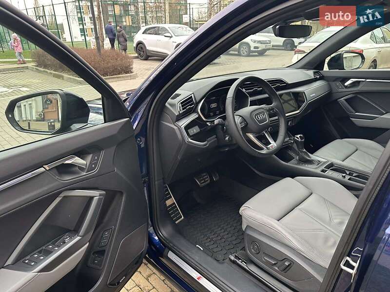 Внедорожник / Кроссовер Audi Q3 2023 в Киеве