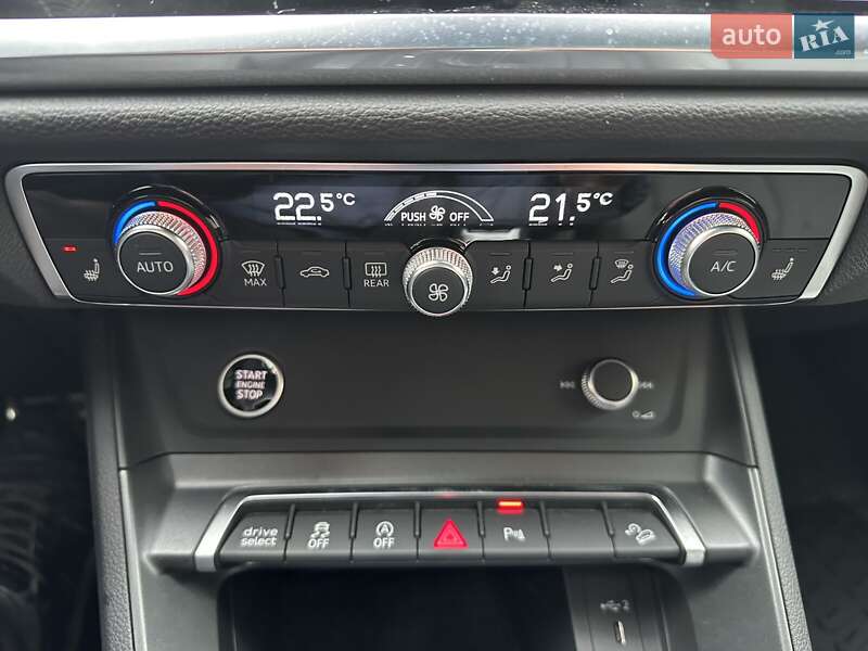 Внедорожник / Кроссовер Audi Q3 2023 в Киеве