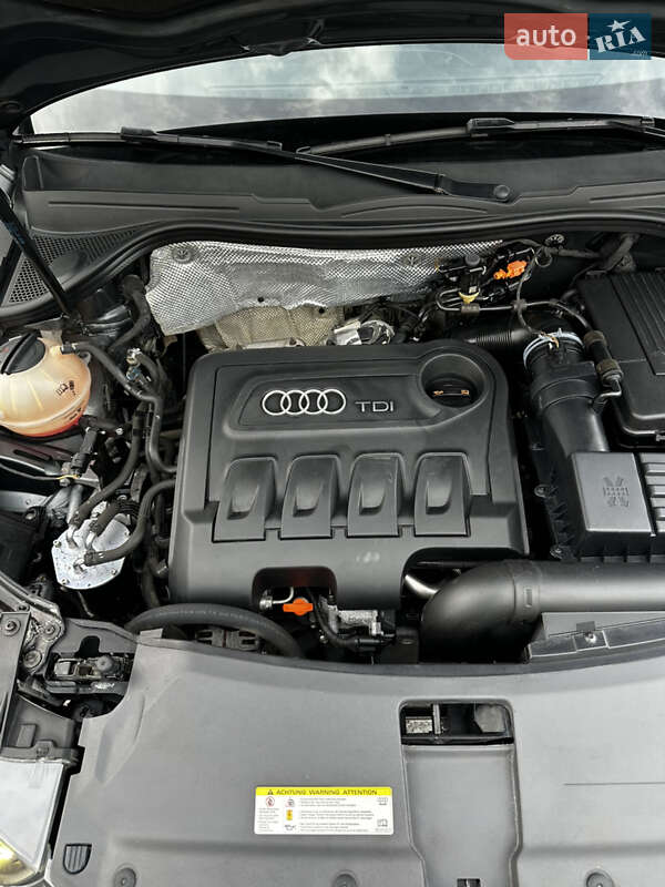 Позашляховик / Кросовер Audi Q3 2012 в Чернівцях