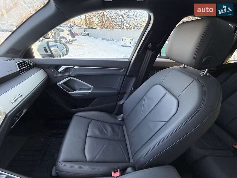 Позашляховик / Кросовер Audi Q3 2020 в Києві