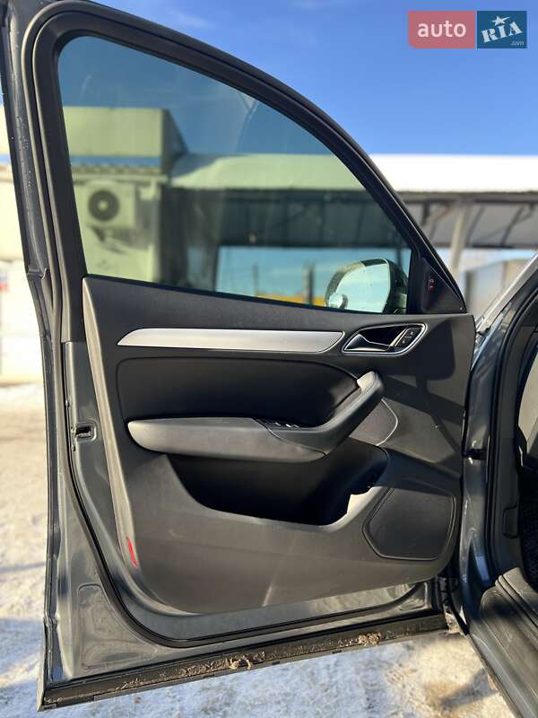 Внедорожник / Кроссовер Audi Q3 2016 в Киеве