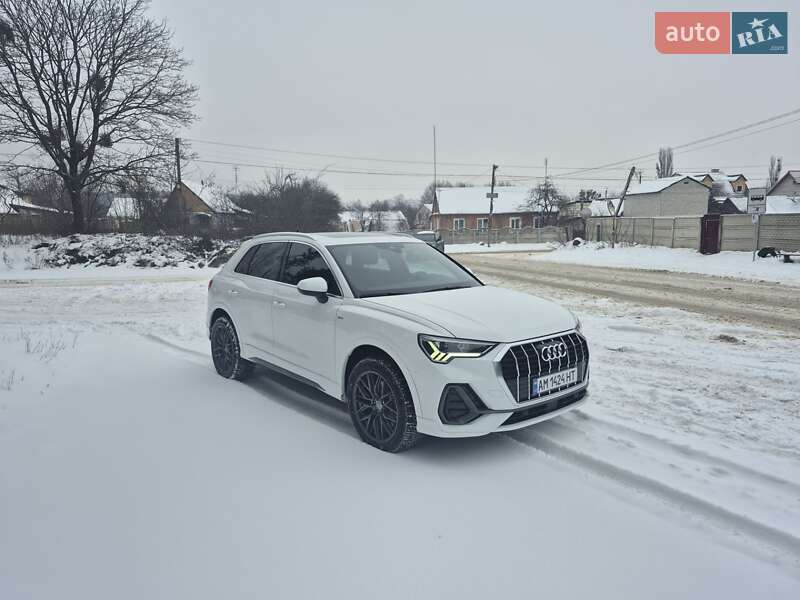 Внедорожник / Кроссовер Audi Q3 2021 в Житомире