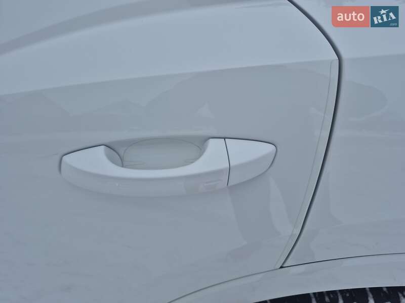 Внедорожник / Кроссовер Audi Q3 2021 в Житомире
