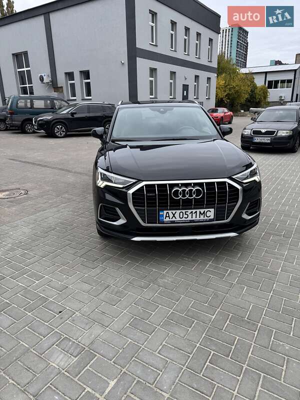 Внедорожник / Кроссовер Audi Q3 2019 в Киеве