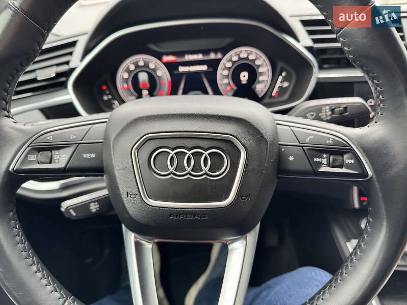 Внедорожник / Кроссовер Audi Q3 2019 в Киеве