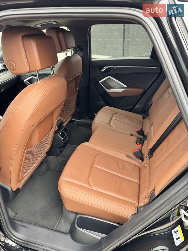 Внедорожник / Кроссовер Audi Q3 2019 в Киеве