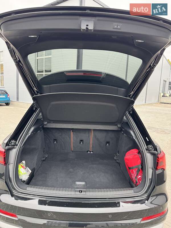 Внедорожник / Кроссовер Audi Q3 2019 в Киеве