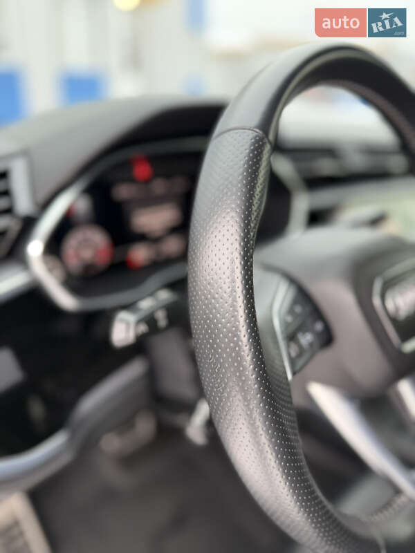 Внедорожник / Кроссовер Audi Q3 2020 в Шепетовке