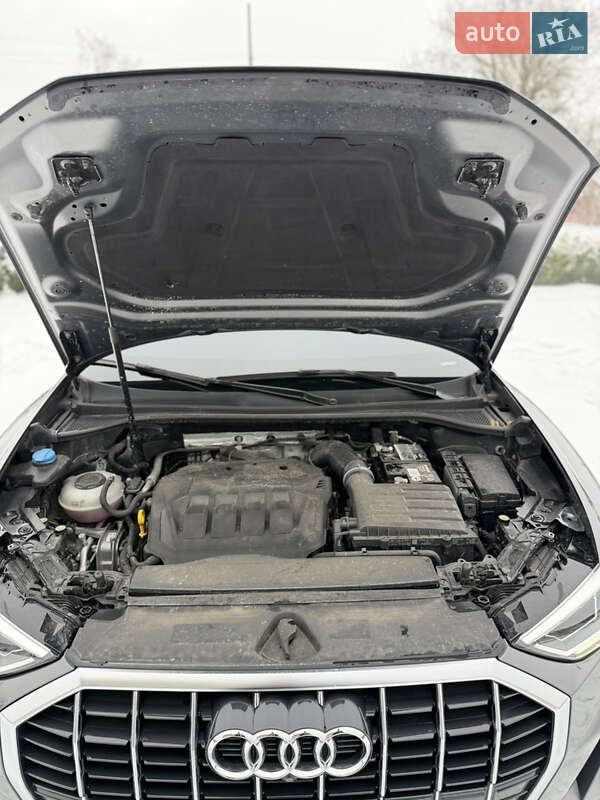 Внедорожник / Кроссовер Audi Q3 2020 в Шепетовке