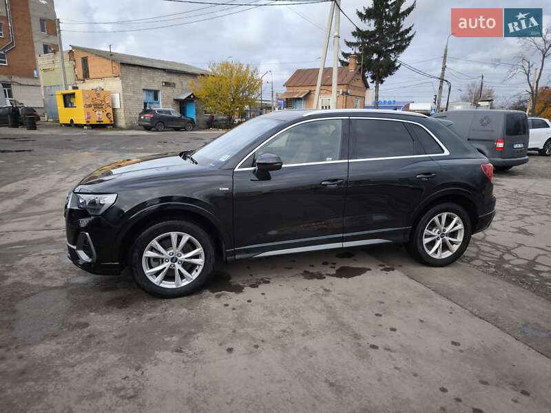 Внедорожник / Кроссовер Audi Q3 2020 в Сумах