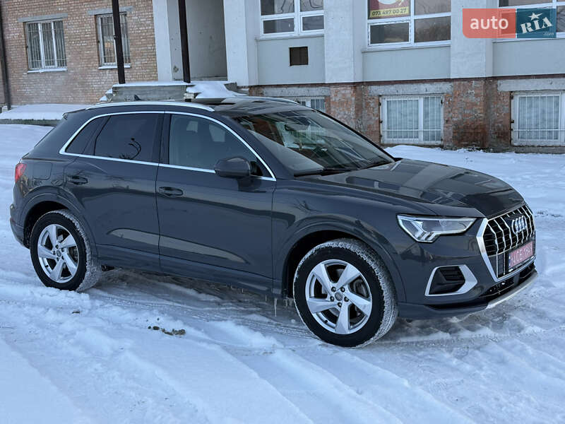 Внедорожник / Кроссовер Audi Q3 2019 в Киеве