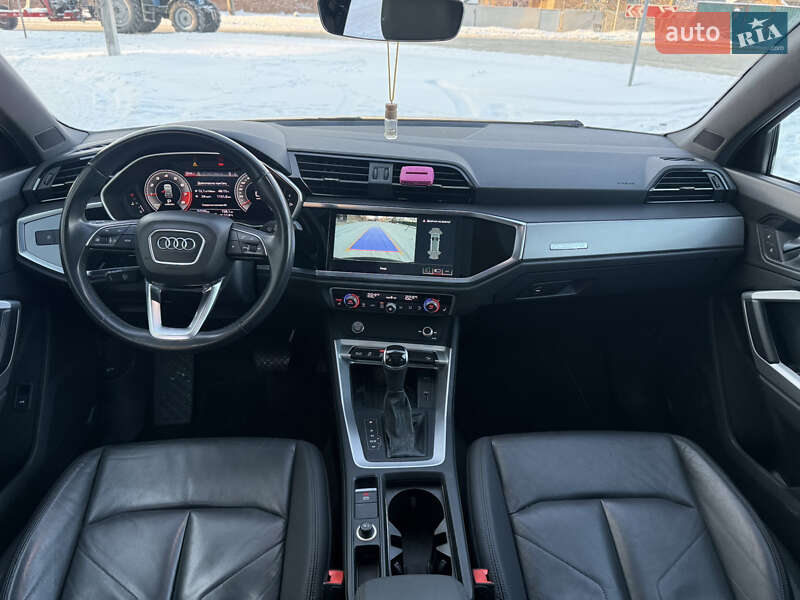 Внедорожник / Кроссовер Audi Q3 2019 в Киеве