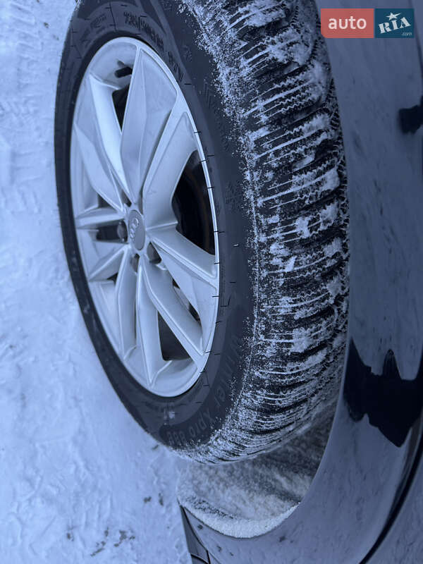 Внедорожник / Кроссовер Audi Q3 2017 в Умани