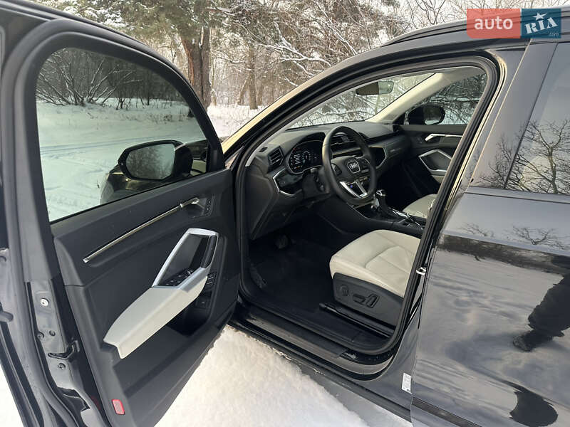 Внедорожник / Кроссовер Audi Q3 2023 в Киеве
