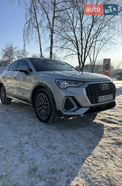 Внедорожник / Кроссовер Audi Q3 2021 в Чернигове