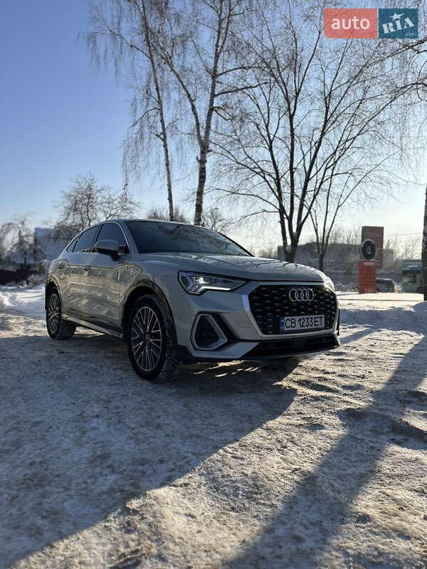 Внедорожник / Кроссовер Audi Q3 2021 в Чернигове