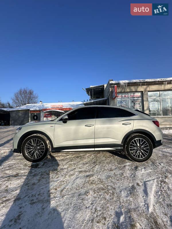 Внедорожник / Кроссовер Audi Q3 2021 в Чернигове