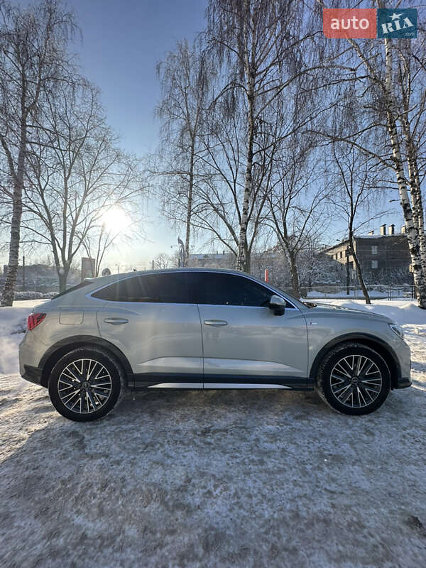 Внедорожник / Кроссовер Audi Q3 2021 в Чернигове