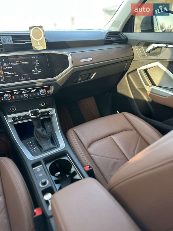 Внедорожник / Кроссовер Audi Q3 2021 в Чернигове