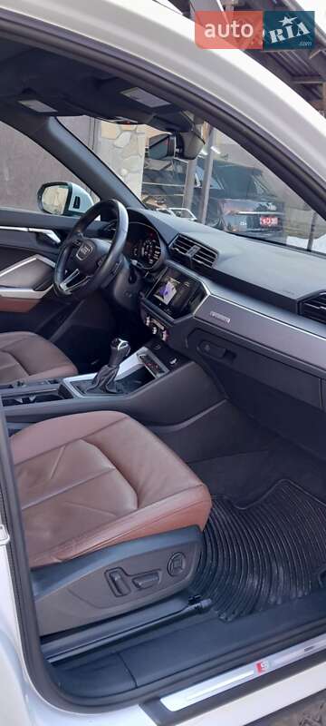 Внедорожник / Кроссовер Audi Q3 2021 в Стрые