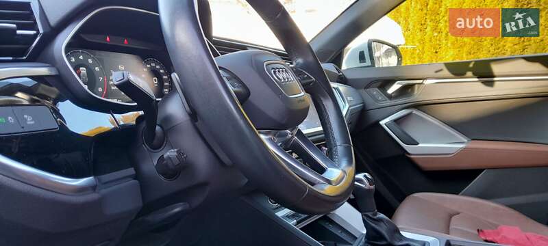 Внедорожник / Кроссовер Audi Q3 2021 в Стрые