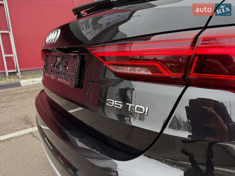 Внедорожник / Кроссовер Audi Q3 2020 в Киеве