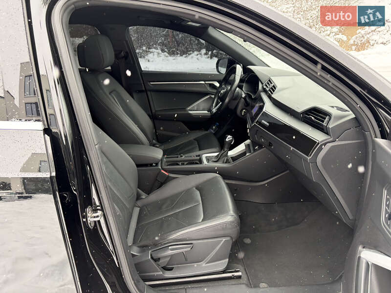 Внедорожник / Кроссовер Audi Q3 2019 в Ужгороде