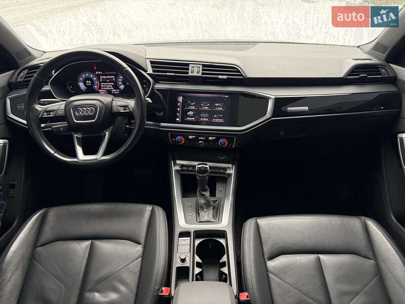 Внедорожник / Кроссовер Audi Q3 2019 в Ужгороде