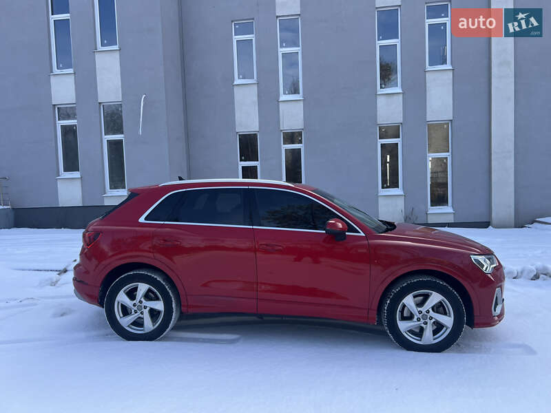Внедорожник / Кроссовер Audi Q3 2019 в Сумах