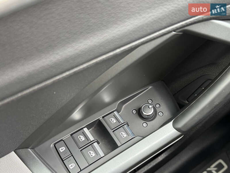 Внедорожник / Кроссовер Audi Q3 2024 в Киеве