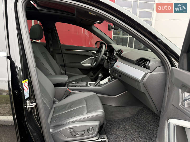 Внедорожник / Кроссовер Audi Q3 2020 в Киеве