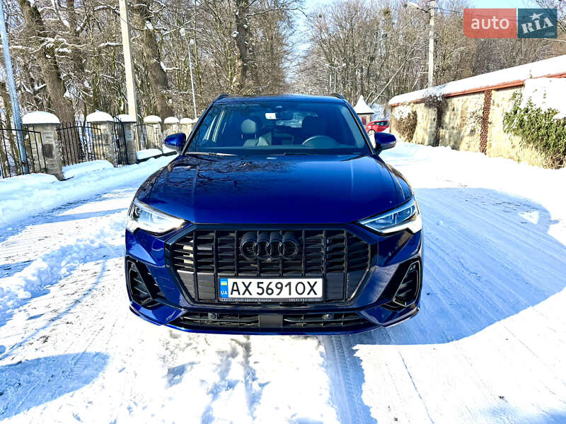 Позашляховик / Кросовер Audi Q3 2024 в Чернівцях
