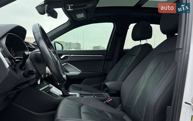 Внедорожник / Кроссовер Audi Q3 2019 в Львове