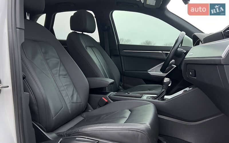 Внедорожник / Кроссовер Audi Q3 2019 в Львове