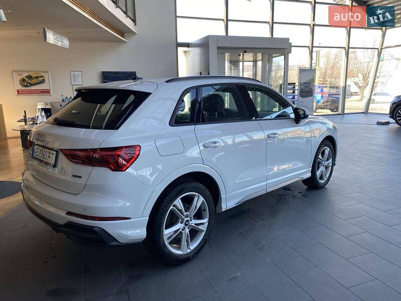 Позашляховик / Кросовер Audi Q3 2022 в Дніпрі