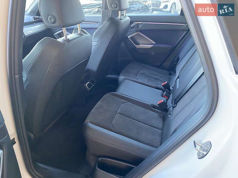 Позашляховик / Кросовер Audi Q3 2022 в Дніпрі